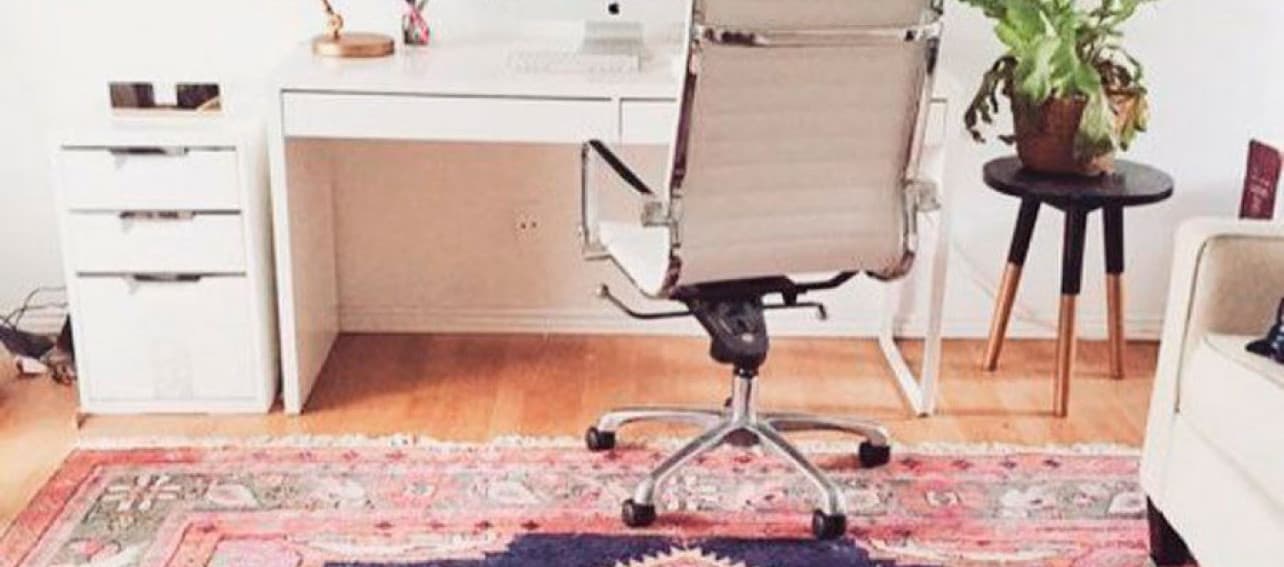 Alfombras orientales en espacios modernos