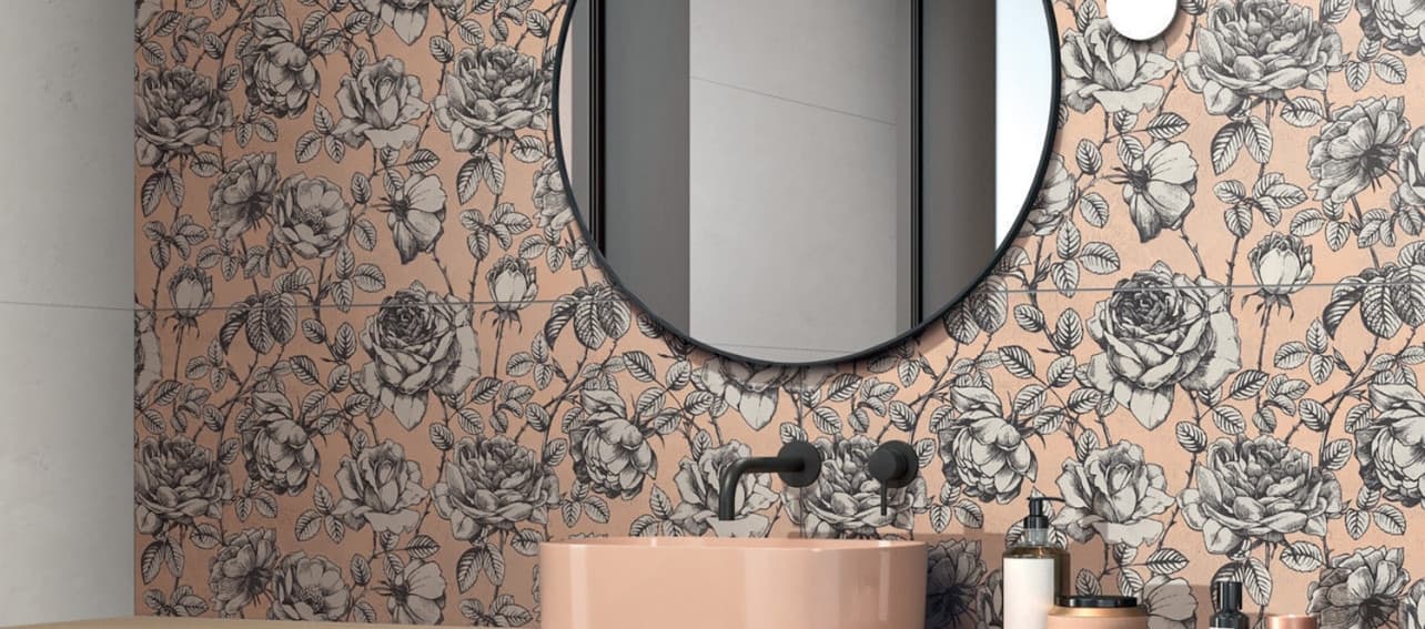 Baños con papel mural: 7 looks que combinan diseño y personalidad