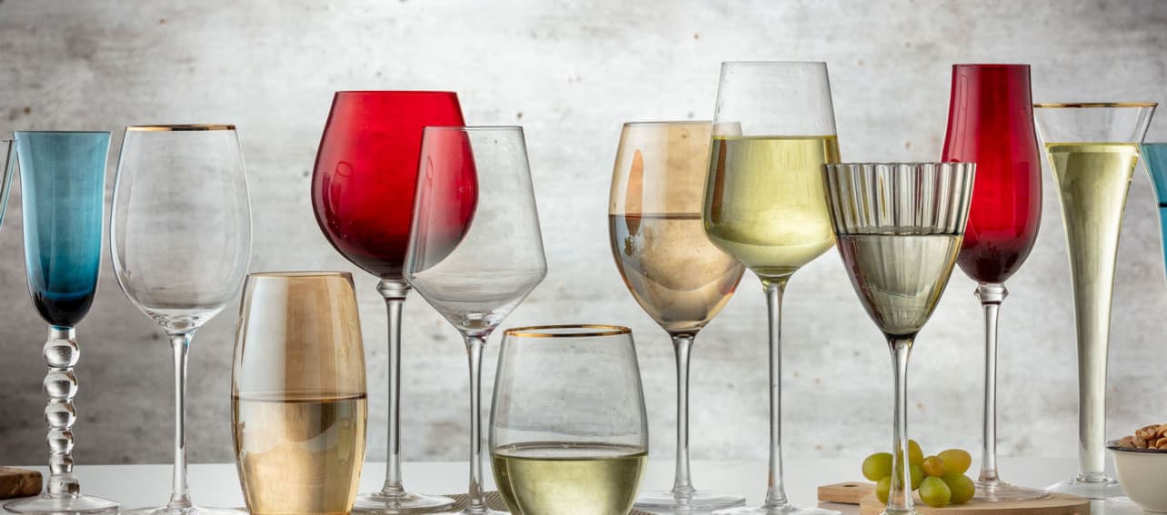 ¡Brindemos! Conoce los tipos de vasos y copas para cada bebida