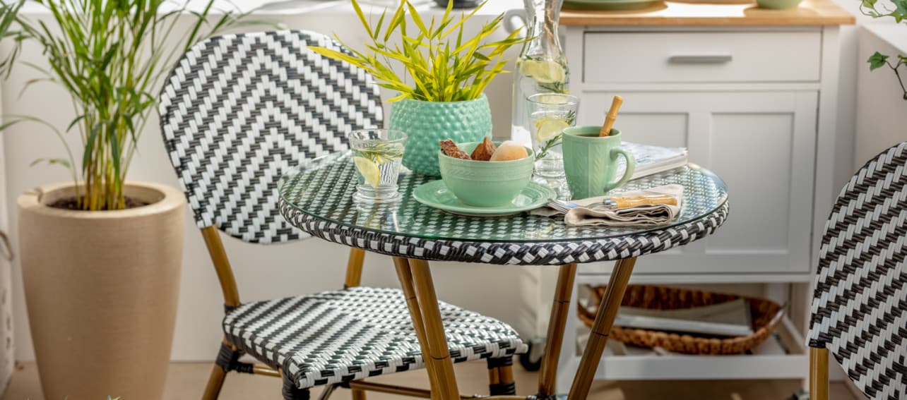 9 mesas para balcones pequeños y estilosos