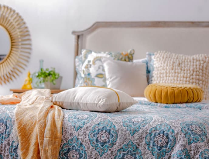 8 trucos infalibles para iluminar y decorar un dormitorio oscuro